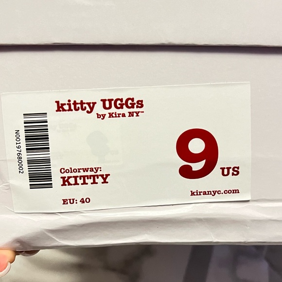 Hello Kitty Uggs from the company Kira - Picture 5 of 11